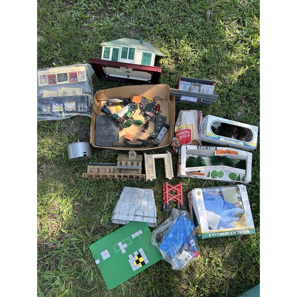 Vintage Model Train Building Tunnel Accessory Lot Plasticville Lionel K Line Etc